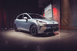 Nuevo MG4 Urban EV en presentación oficial con carrocería azul claro