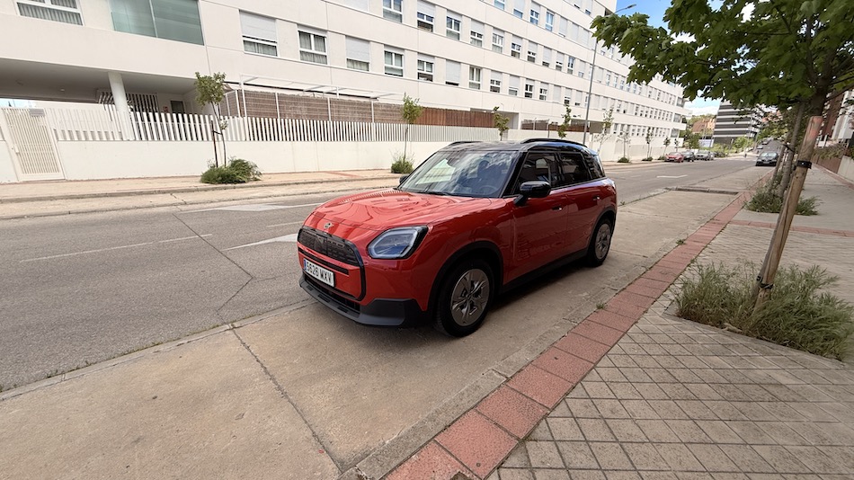 MINI-EN-CIUDAD Probamos el MINI Countryman eléctrico: el MINI que ha crecido hasta convertirse en un SUV premium con personalidad propia