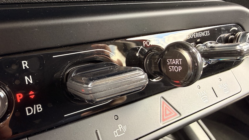 Mandos-de-arranque Probamos el MINI Countryman eléctrico: el MINI que ha crecido hasta convertirse en un SUV premium con personalidad propia