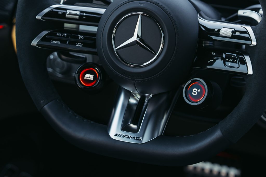 Mercedes-GLE-volante-1024x683 Los nuevos Mercedes-AMG GLE 53 4MATIC+ y GLE 53 HYBRID 4MATIC+ el rendimiento se encuentra con la eficiencia
