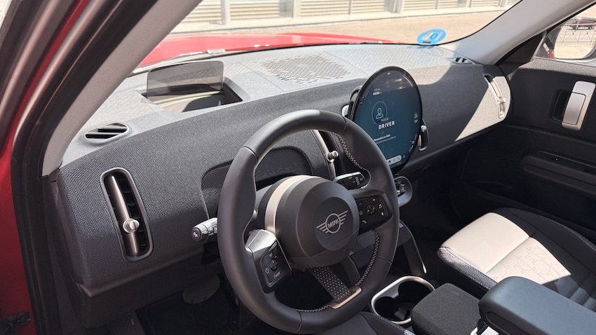 Mini-Countryman-pantalla-saliedo-3 Probamos el MINI Countryman eléctrico: el MINI que ha crecido hasta convertirse en un SUV premium con personalidad propia