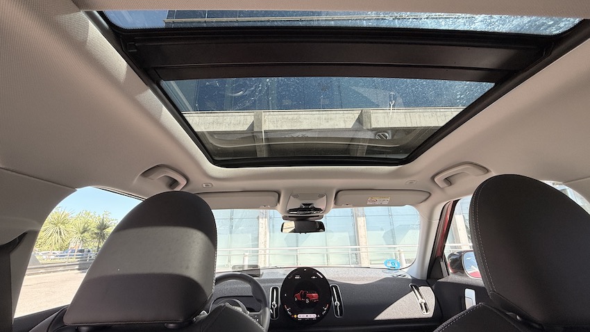Mini-Countryman-techo-solar-3 Probamos el MINI Countryman eléctrico: el MINI que ha crecido hasta convertirse en un SUV premium con personalidad propia