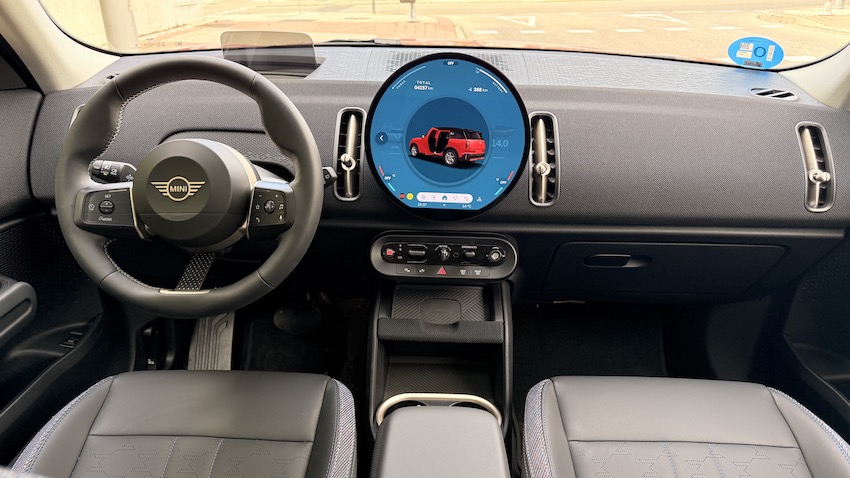 Mini-Countyman-e-salpicadeo Probamos el MINI Countryman eléctrico: el MINI que ha crecido hasta convertirse en un SUV premium con personalidad propia