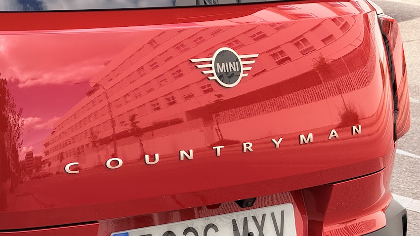 Mini-countryman-logo Probamos el MINI Countryman eléctrico: el MINI que ha crecido hasta convertirse en un SUV premium con personalidad propia