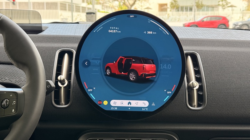 Mini-pantalla-central Probamos el MINI Countryman eléctrico: el MINI que ha crecido hasta convertirse en un SUV premium con personalidad propia