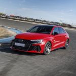 Audi RS 3 rojo en circuito durante los cursos Audi driving experience 2026