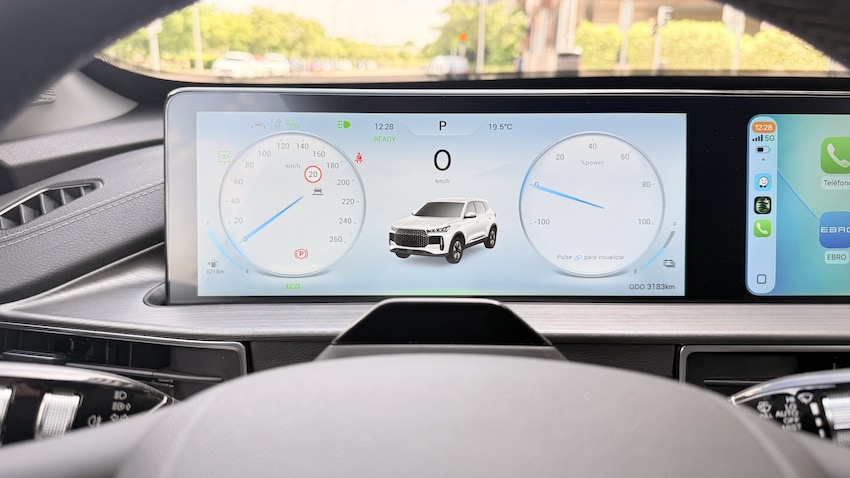 Ebro-s400-intrumentacion-digital EBRO s400 HEV: el SUV urbano español que apuesta por la eficiencia híbrida, la tecnología y una dotación muy completa