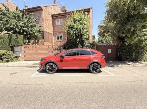 Volkswagen Taigo R-Line 1.5 TSI 150 CV DSG de perfil durante la prueba dinámica