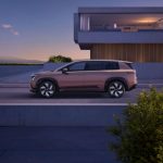 Vista lateral del Skoda Peaq, el SUV eléctrico de gran tamaño de la marca.