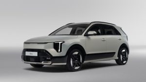 Nuevo Kia Niro híbrido 2026 con faros verticales LED y diseño crossover actualizado.