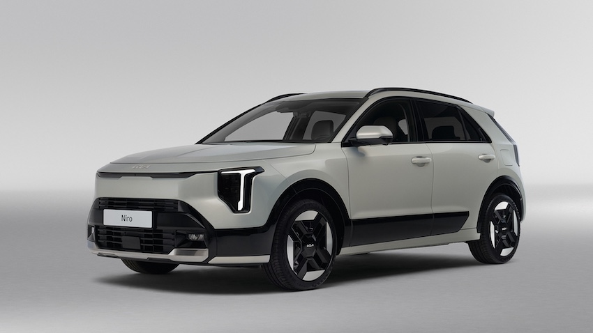 Nuevo Kia Niro híbrido 2026 con faros verticales LED y diseño crossover actualizado.