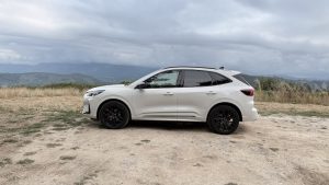 Ford Kuga ST-Line PHEV 232 CV de perfil
