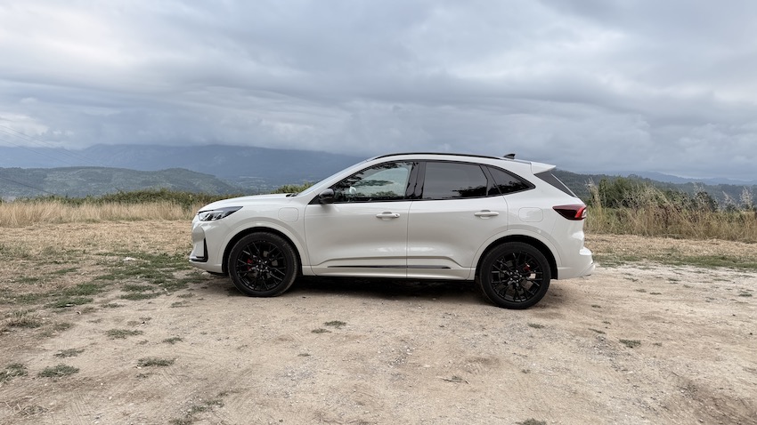 Ford Kuga ST-Line PHEV 232 CV de perfil