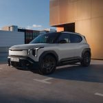 Kia EV2 Black-Line, SUV eléctrico con detalles exteriores en negro.