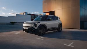 Kia EV2 Black-Line, SUV eléctrico con detalles exteriores en negro.