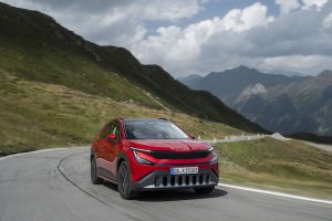 Skoda Epic eléctrico por carretera de montaña