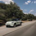 Geely E2 circulando en carretera arretera
