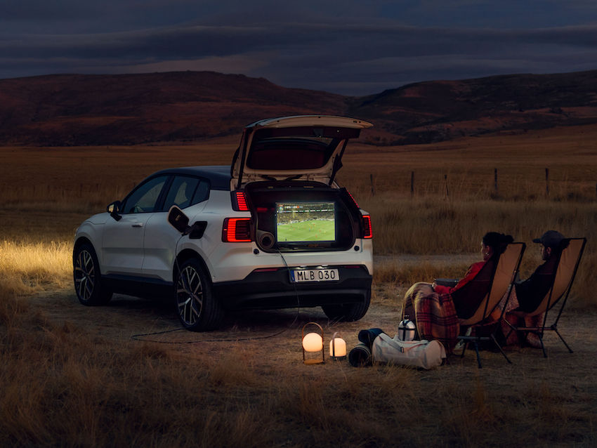 Volvo EX30 V2L utilizando la batería como fuente de energía