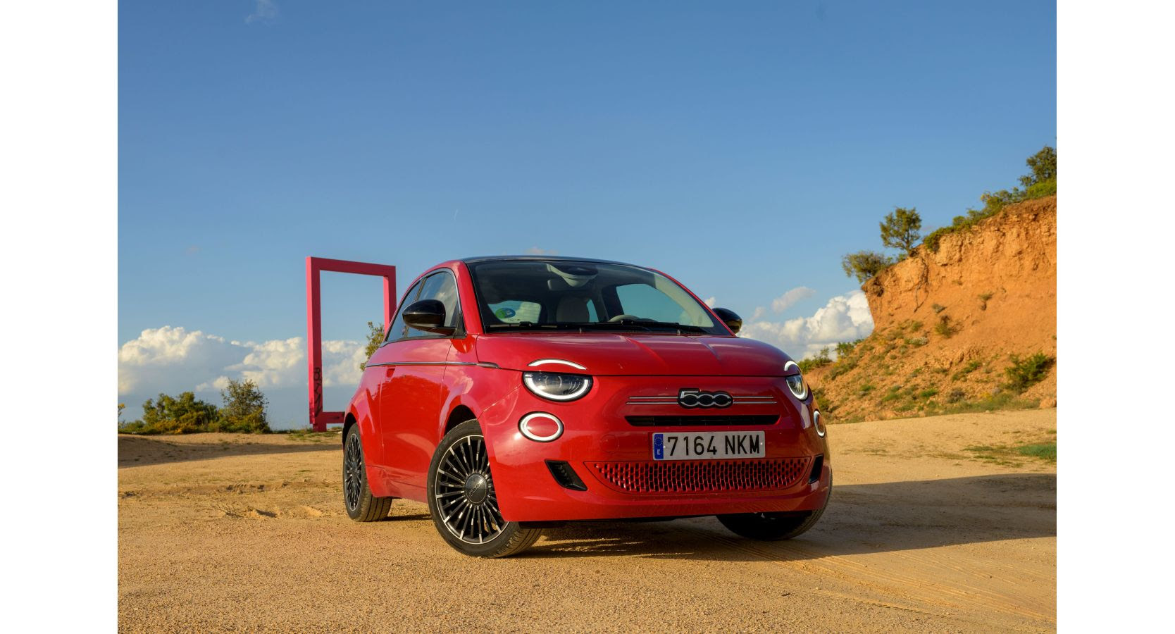 Fiat 500 Hybrid rojo