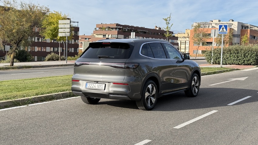 Geely-E5-circulando Prueba Geely E5 MAX+: un SUV eléctrico de 218 CV