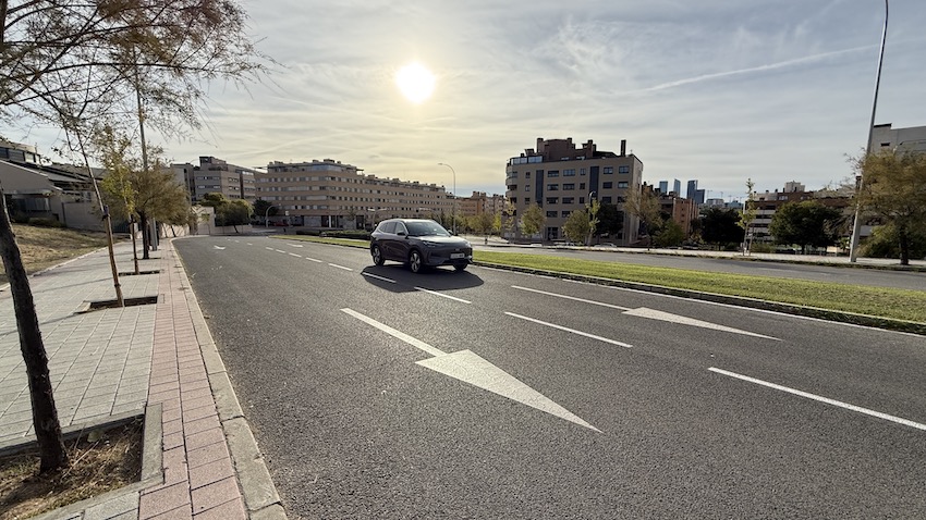 Geely-E5-cirulando-con-sol Prueba Geely E5 MAX+: un SUV eléctrico de 218 CV