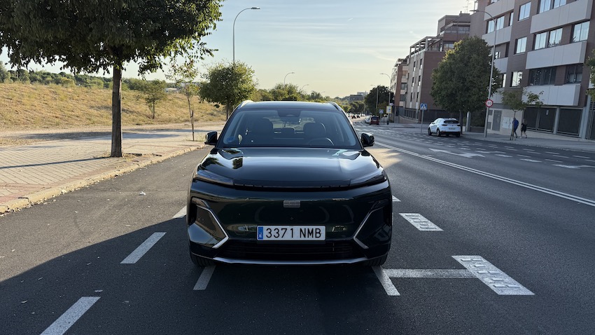 Geely-Starray-EM-i-hub-autopista-delantera Prueba Geely Starray EM-i: un SUV híbrido enchufable que apuesta por el confort, la tecnología y el espacio
