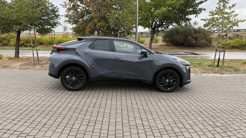 Toyota C-HR foto principal