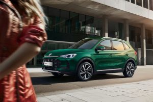 MG ZS HEV+ MY26.5 aparcado